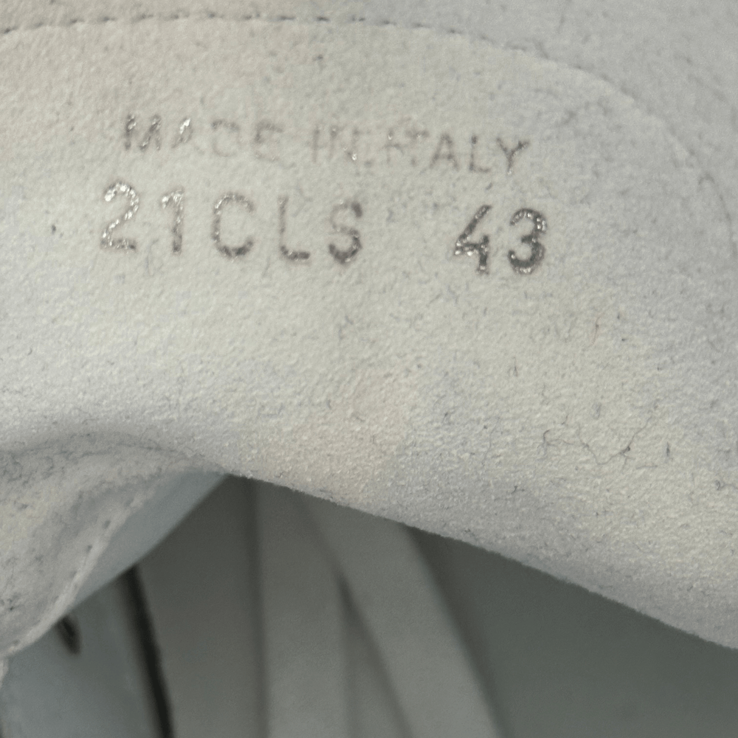 Dior White & Black Ox Oblique B23 Sneakers - Morely TrendsDior Type here:)