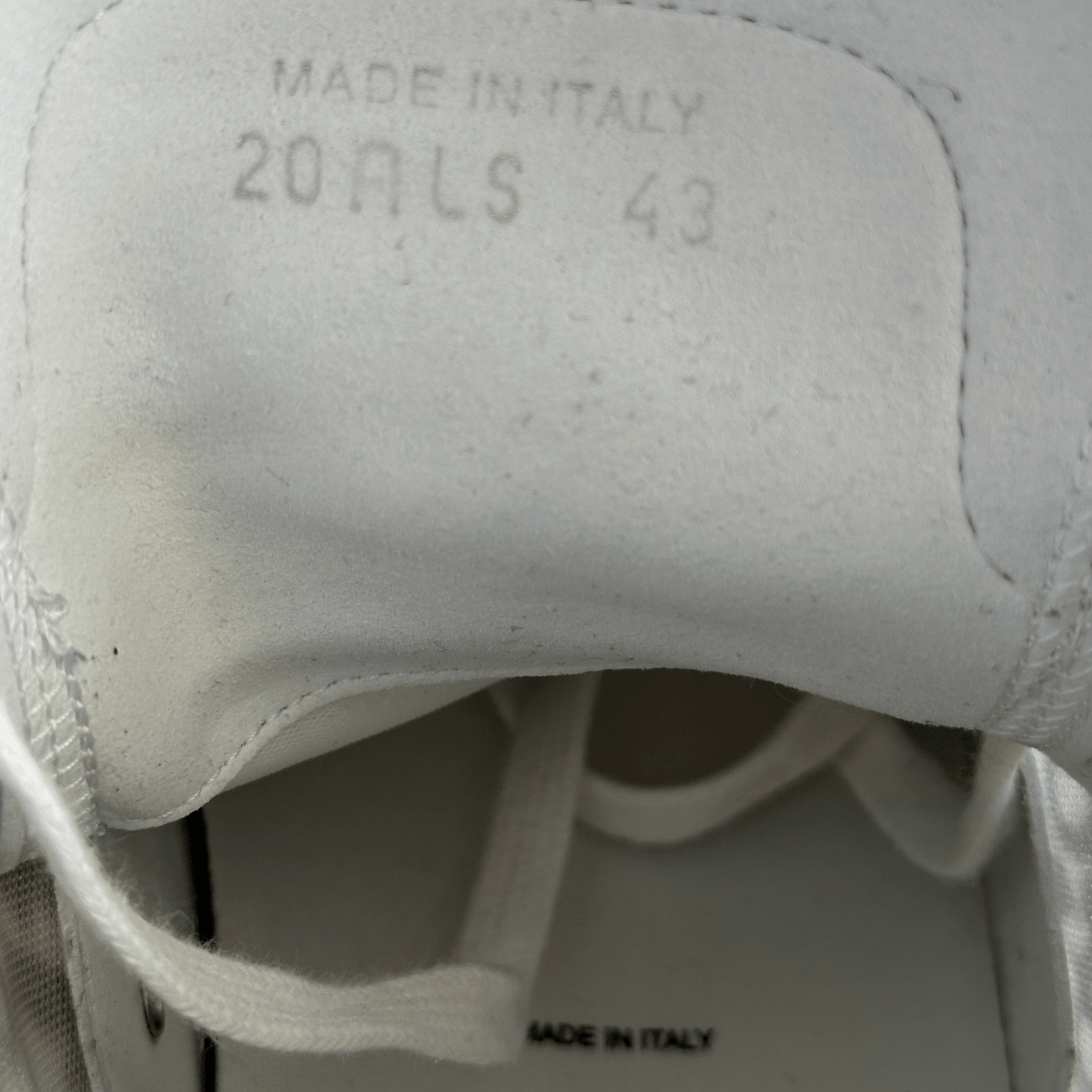 Dior Stussy White & Black Bee Oblique B23 Sneakers - Morely TrendsDior Type here:)