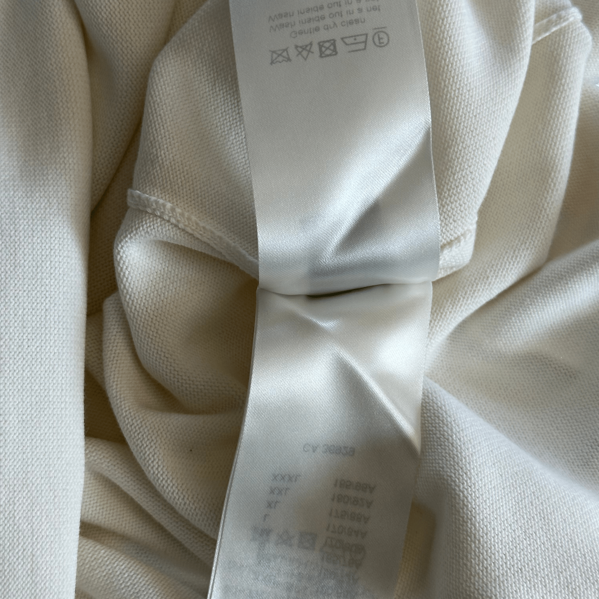 Louis Vuitton White & Yellow Pin Logo Embroidered T-Shirt - Morely TrendsLouis Vuitton Type here:)